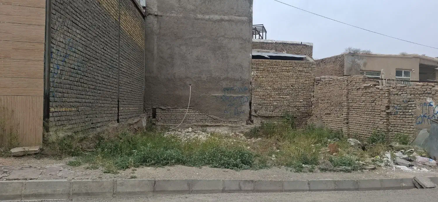 زمین ۹۲ متر تجاری _مسکونی _حاشیه زمین۱۰متری _