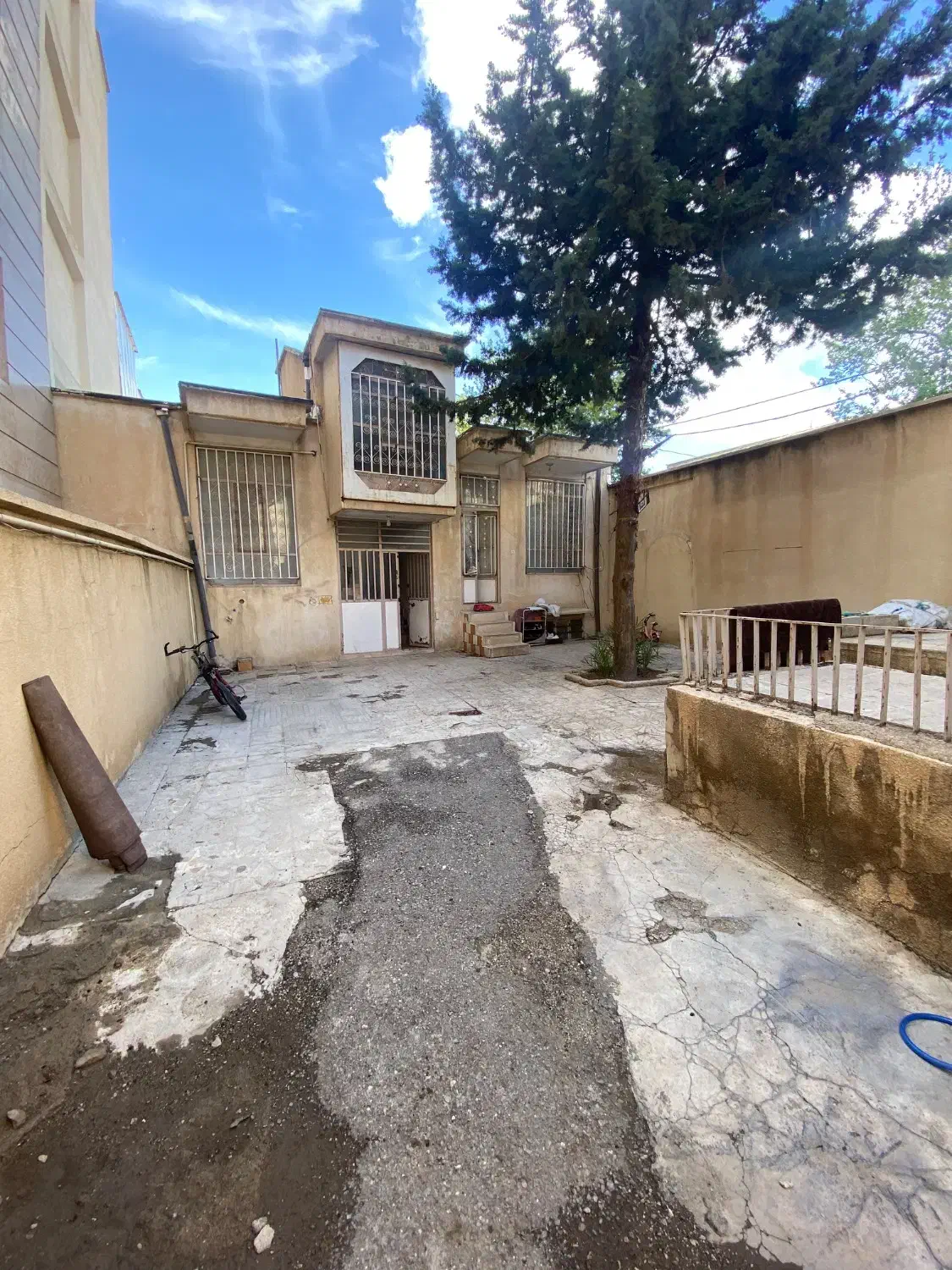 ملک کلنگی در مرکز شهر خیابان فردوسی