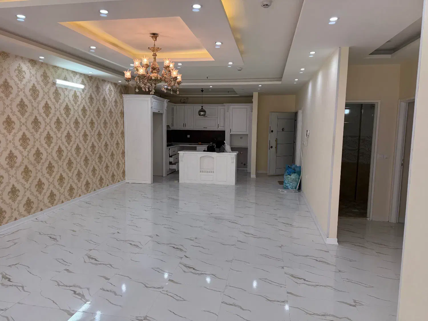 اپارتمان ۱۳۰ متری ۳ خواب ( ۲ سال ساخت)