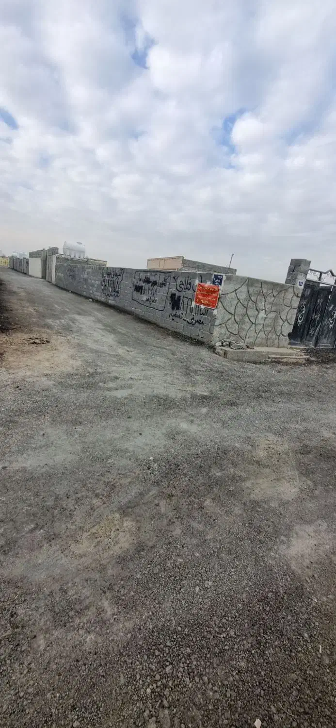 باغچه زمین چهار دیواری