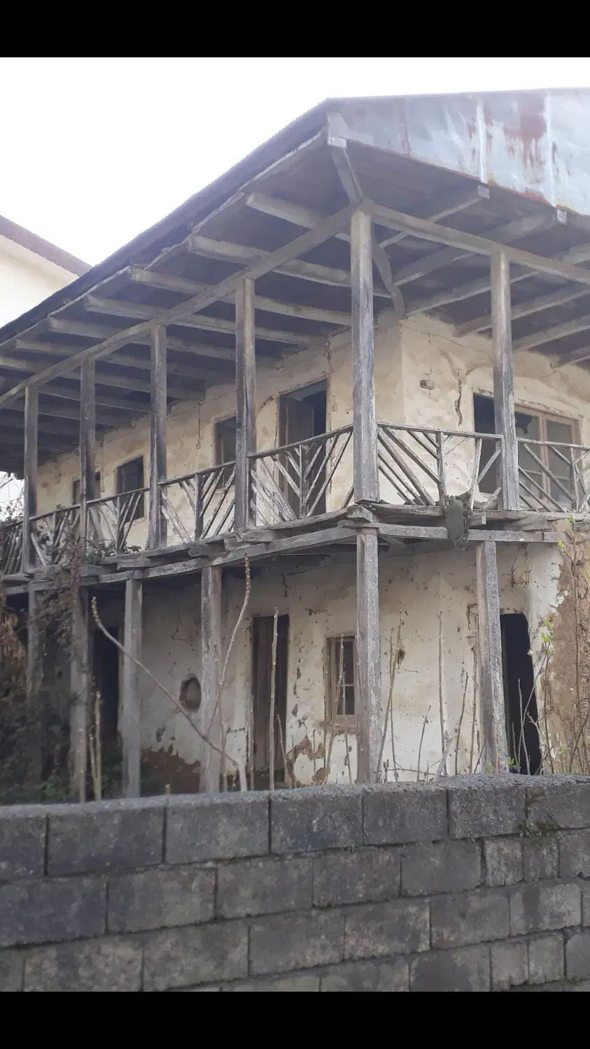 زمین به همراه خانه کاهگلی و کلنگی تجاری مسکونی