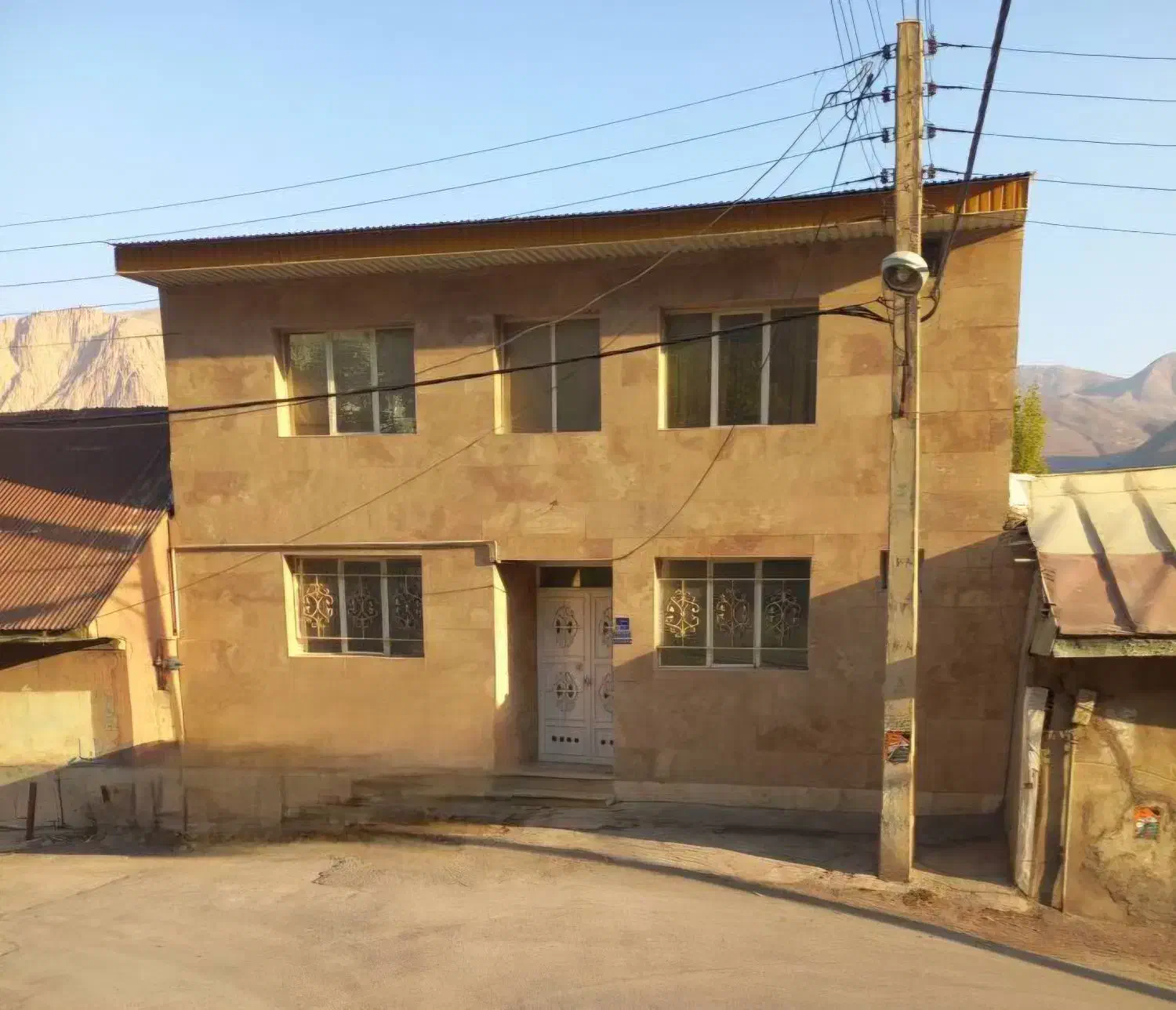 ۲۲۴ متر ملک مسکونی رینه لاریجان
