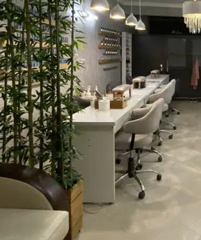 اجاره اتاق از سالن زیبایی، اجاره میز ناخن تخت مژه