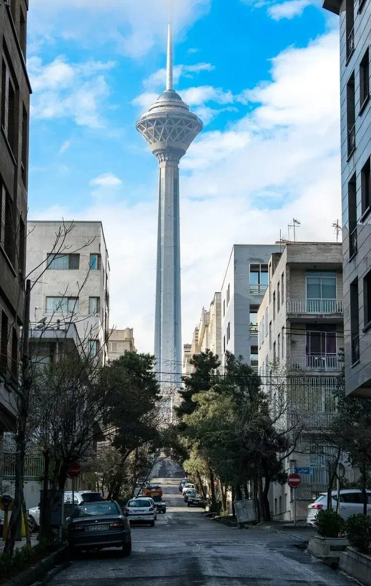 زمین ۳۷۲ متر شمالی