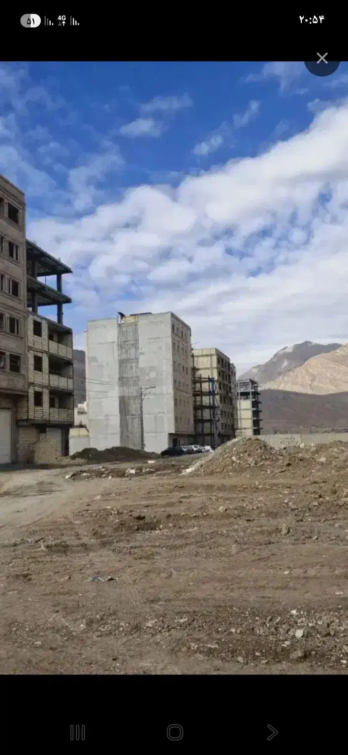زمین جلو خیابان شاپوری