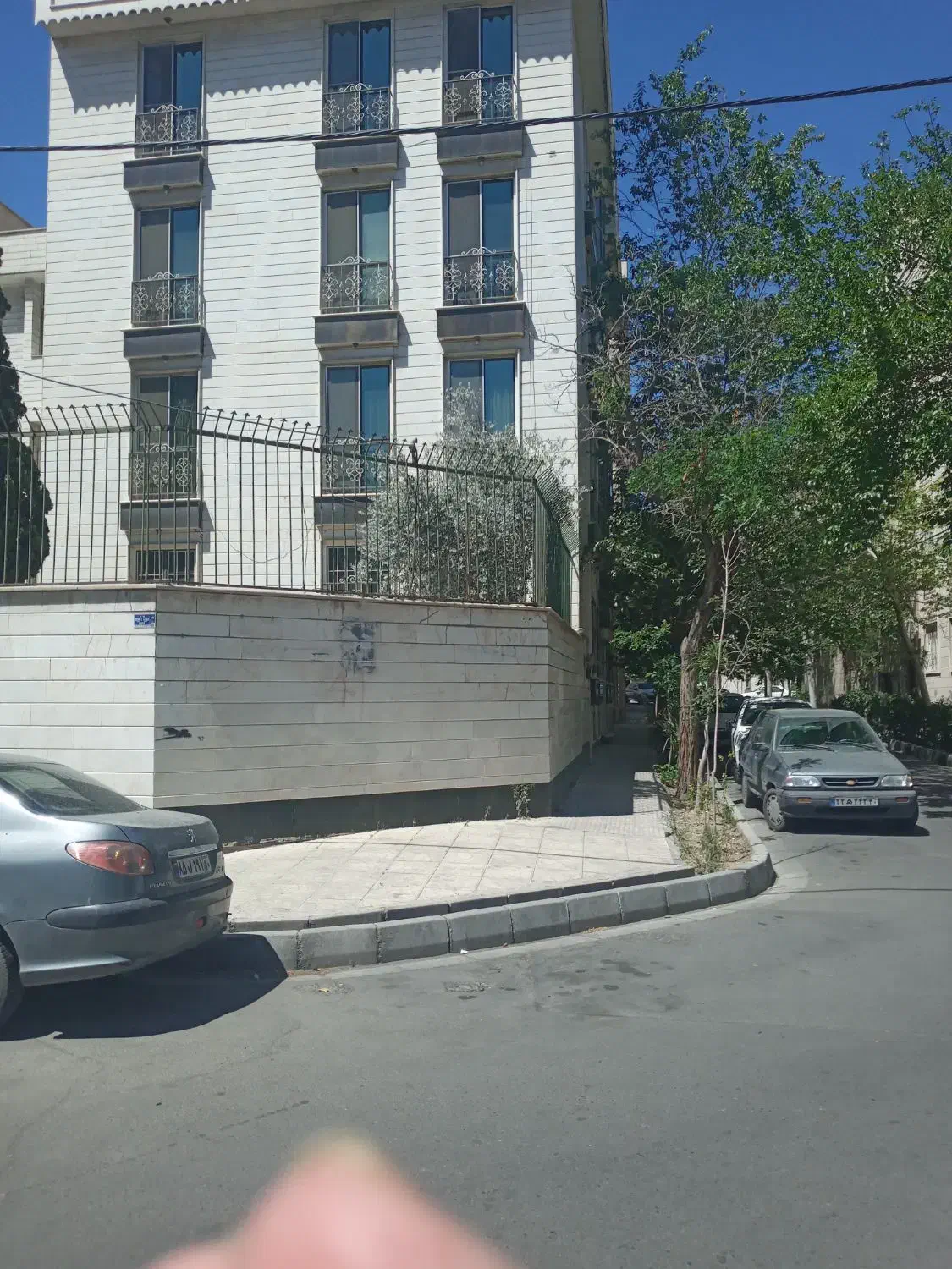 نارمک ۸۵ متر طبقه دوم  دونبش میدان