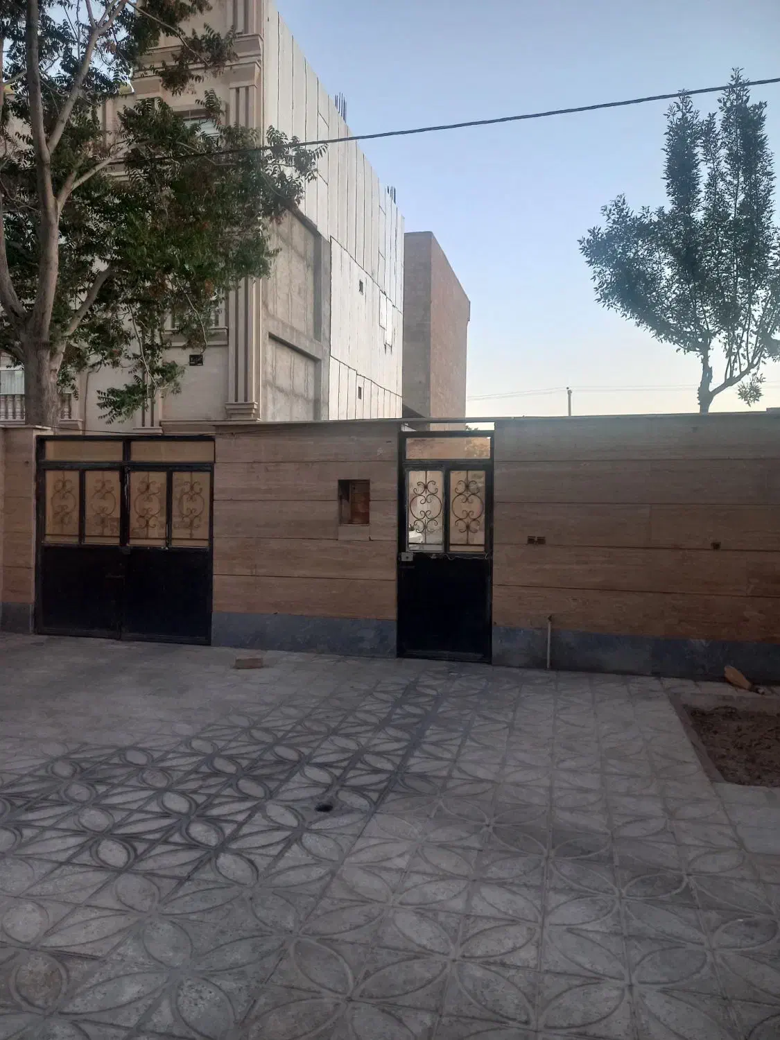 ساختمان دو طبقه