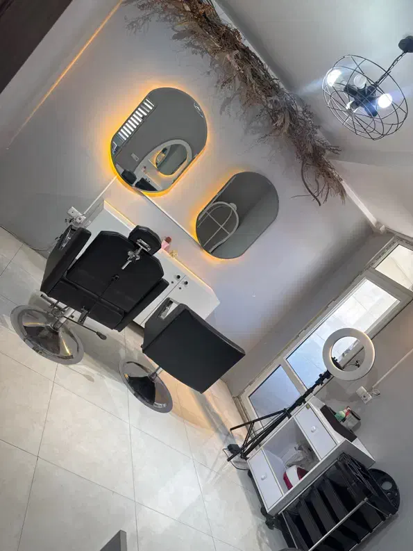 اجاره اتاق و میز ناخن