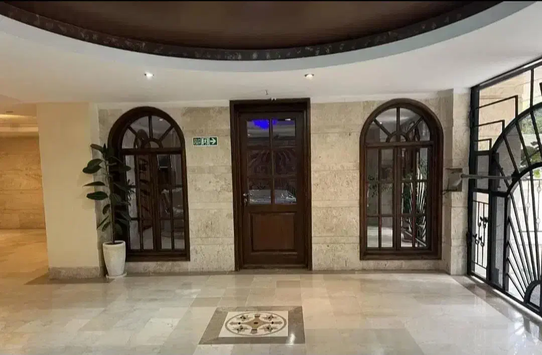 یک واحد آپارتمان ۱۰۲ متری