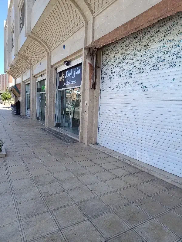 تجاری کفی بر اصلی دور میدان پر تردد