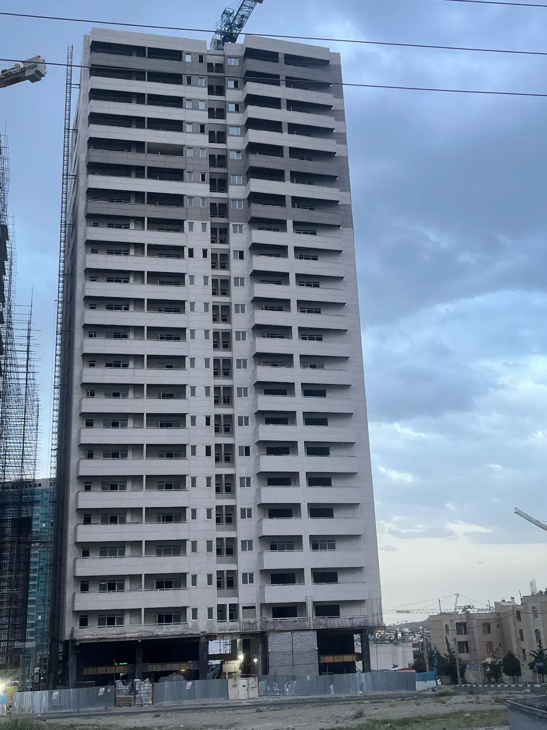 اپارتمان ۱۰۰متری دریاچه چیتگر