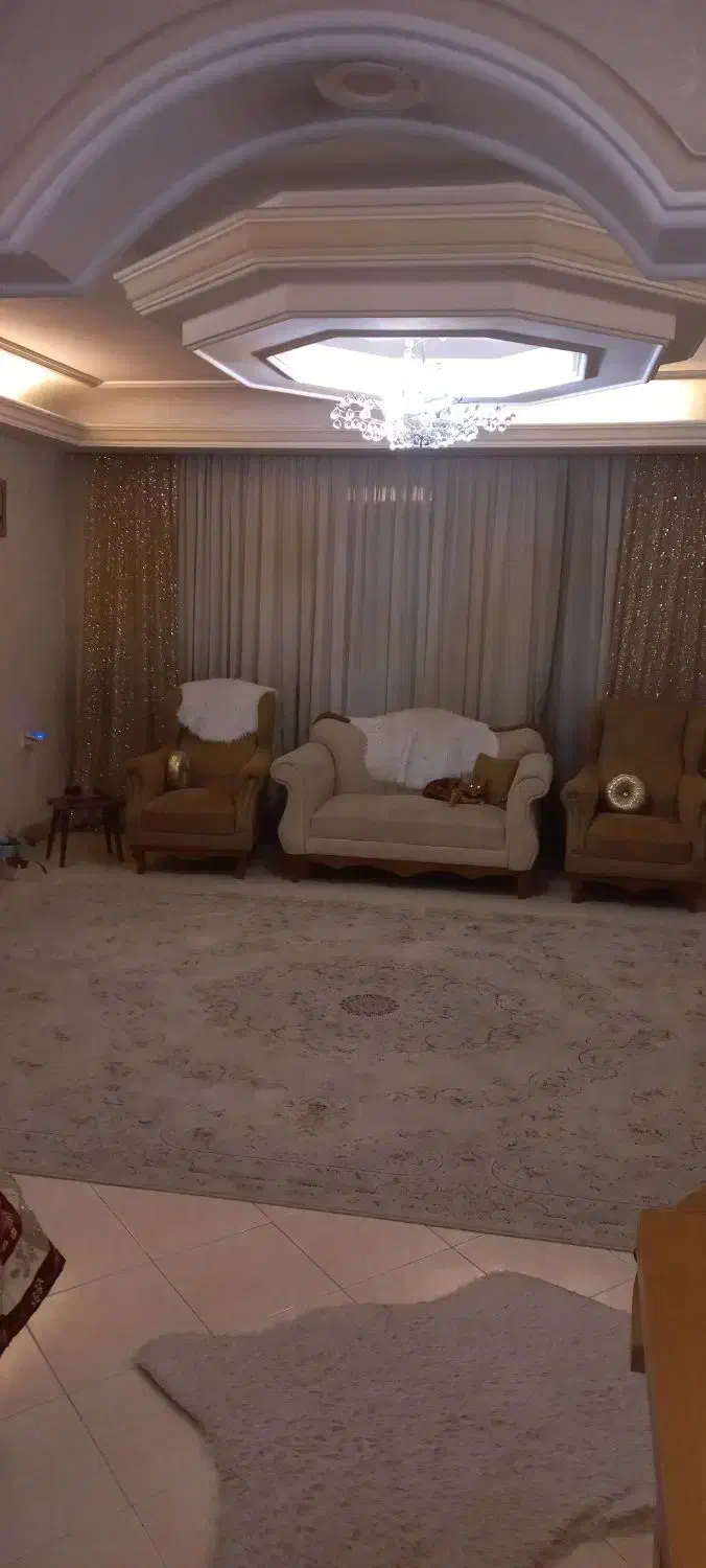 آپارتمان ۹۰ متر ۲ خواب طبقه ۲