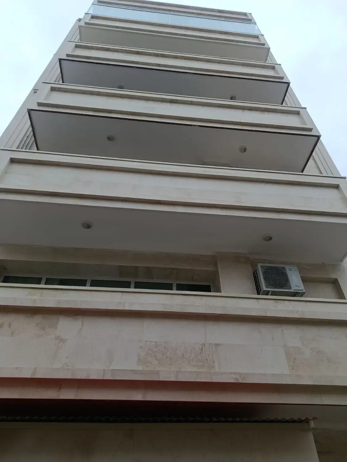 آپارتمان ۱۳۳ متری جنوبی تکواحدی نوساز در خ بهار