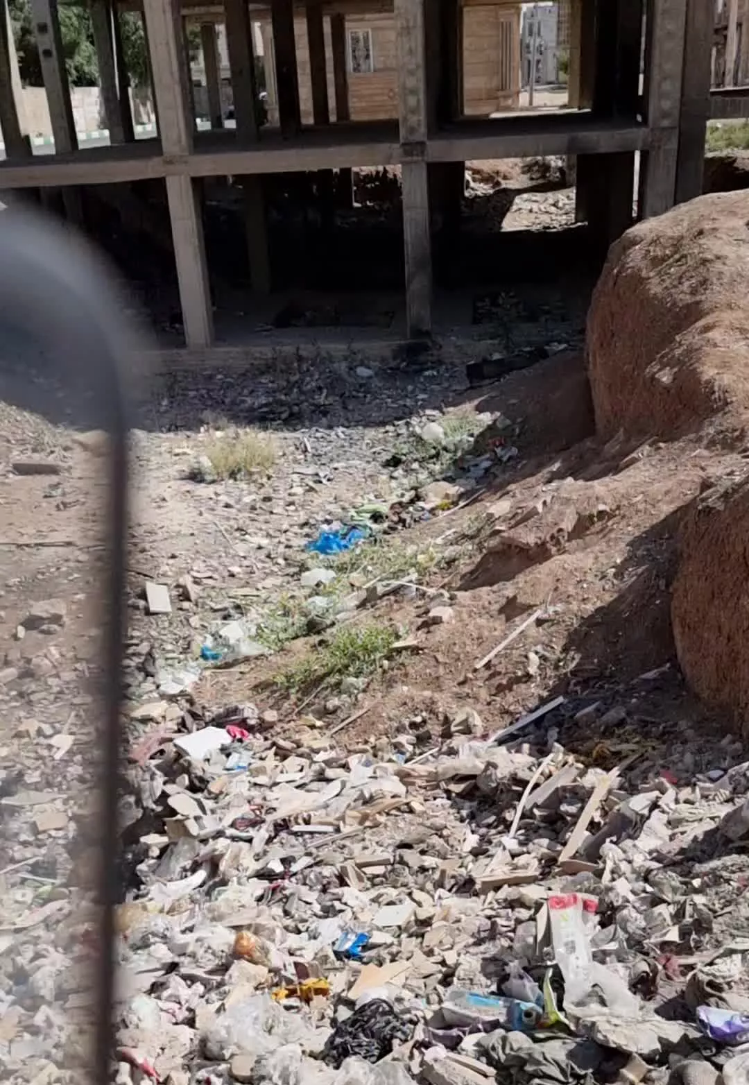 یک قطعه زمین ۲۱۰ متری دو نبش موقعیت عالی