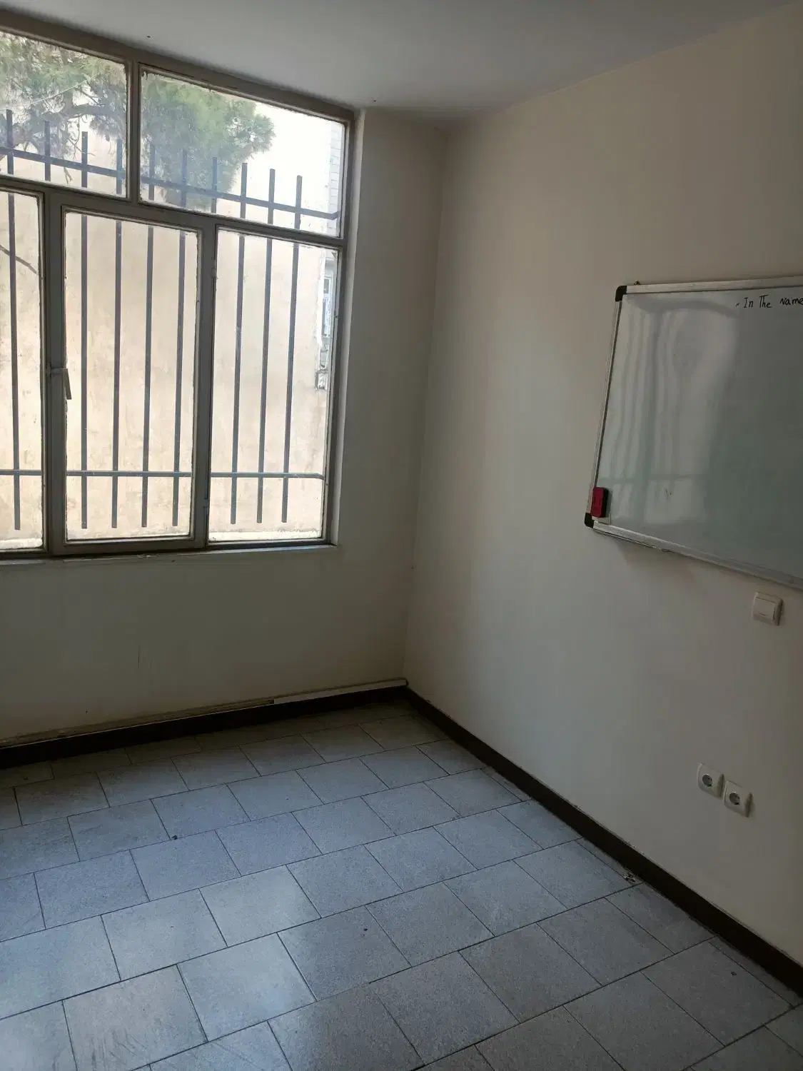 واحد ۱۰۰متری بر فرجام رهن و اجاره موقعیت عالی