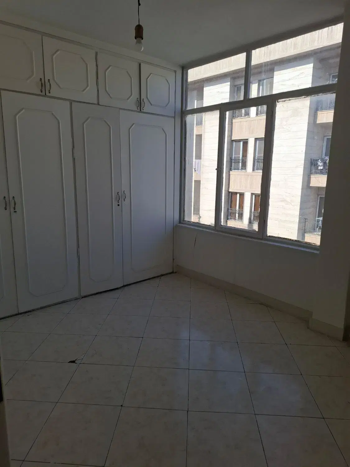 82 متر طبقه چهارم با آسانسور. فلکه اول