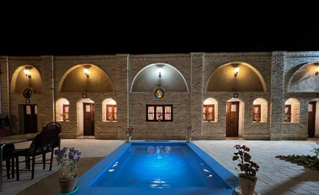 اقامتگاه سنتی بابابزرگ میمه وزوان