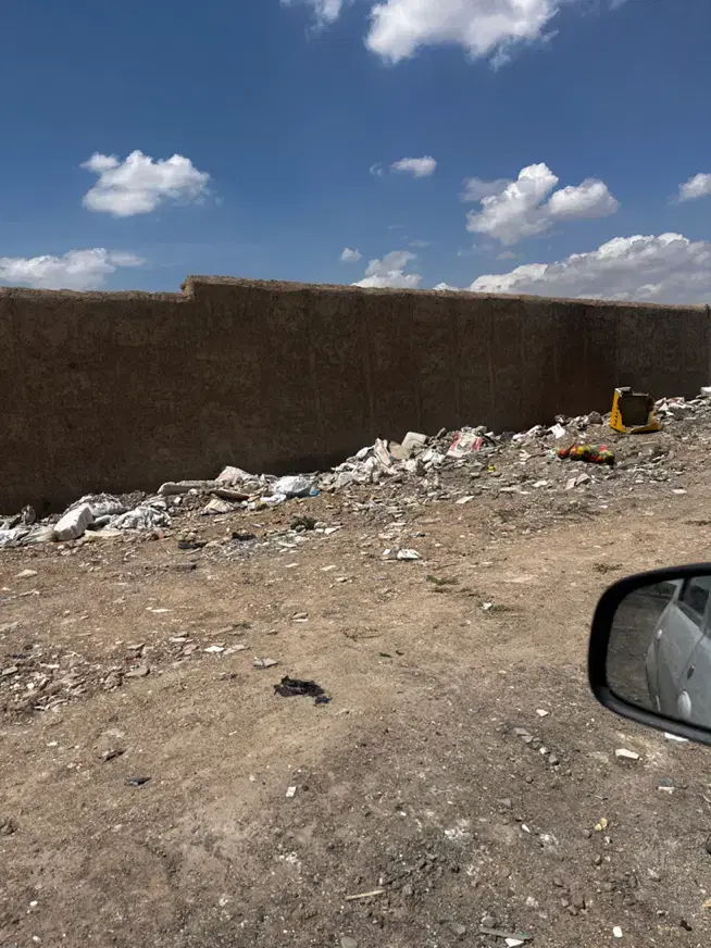 زمین داخل چهاردیواری