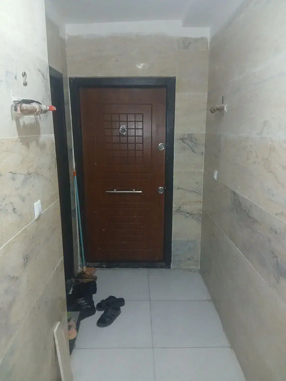 آپارتمان ۱۲۰ متری شیک وصفر طبقه اول برخیابان اصلی