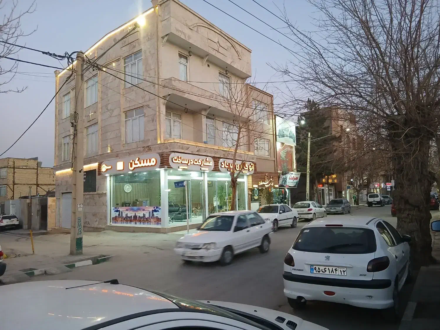 سه طبقه مسکونی تجاری طرحچی