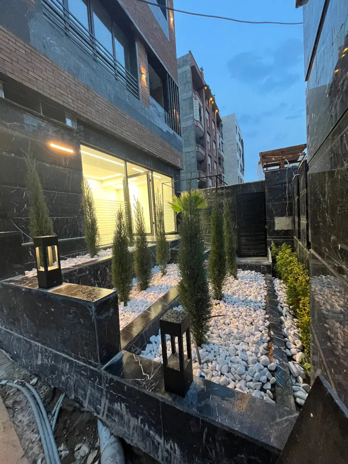 واحد ۸۵ متری رو به نما
