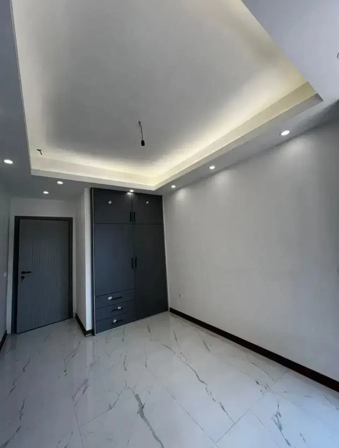 واحدآپارتمان۱۴۰متر_نما کلاسیک_روف باویوجنگل_لابی
