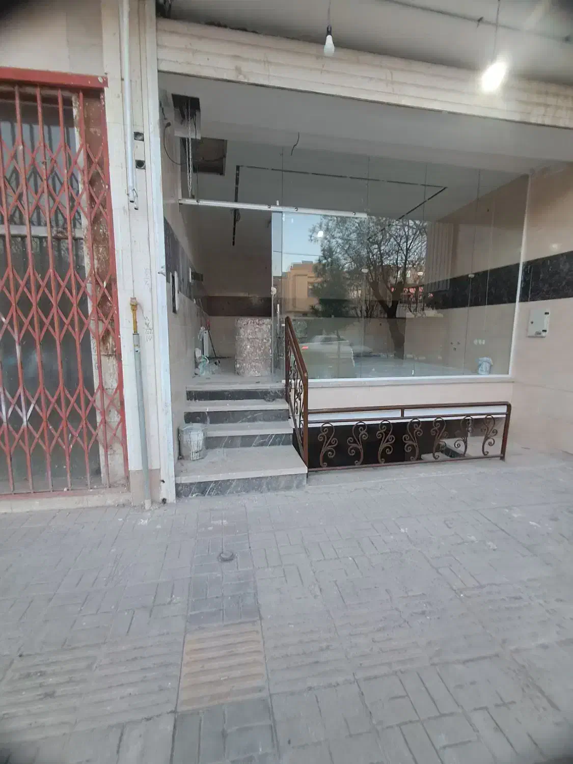 ملک تجاری مسکونی