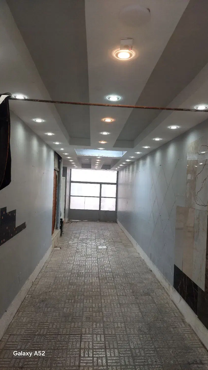 خانه مسکونی۴۱۶ متری با ۵۰ متر تجاری