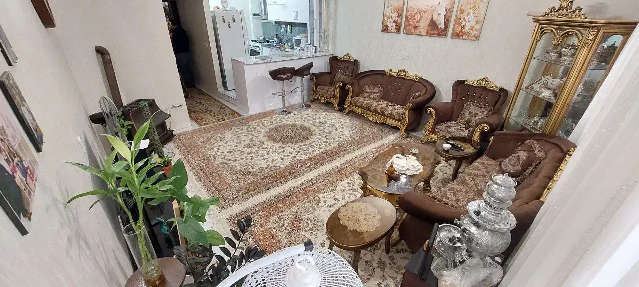 ۷۲ متری .طبقه ۳، اول اندیشه.
