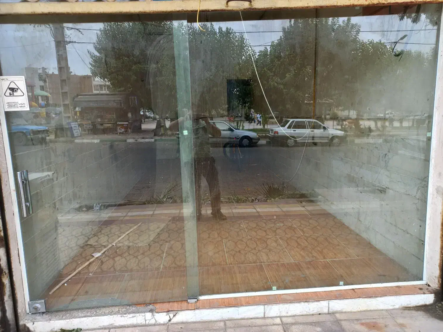 مغازه ۳۰مترونیم برخیابان اصلی کرکره برقی فروش