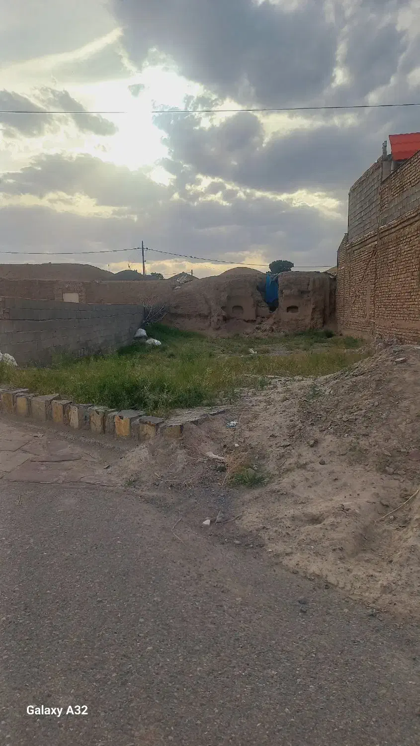 زمین حاشیه