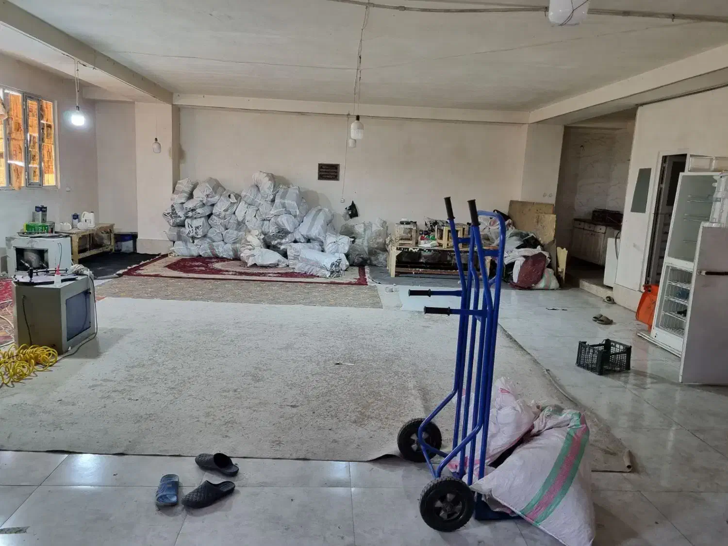 ۷۰۰ مترسالن صنعتی طبقه اول