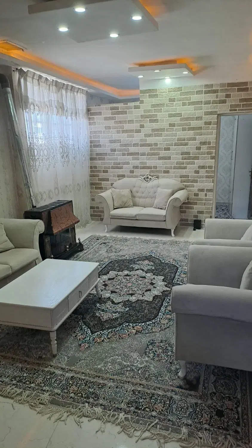 همخونه خانم مجرد و موجه فقط