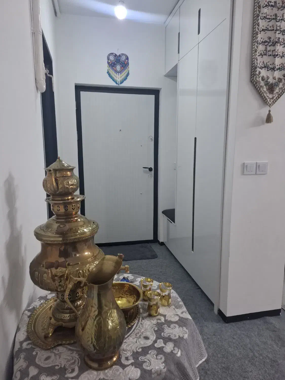 واحدفروشی فول امکانات ط همکف ماشین رو.