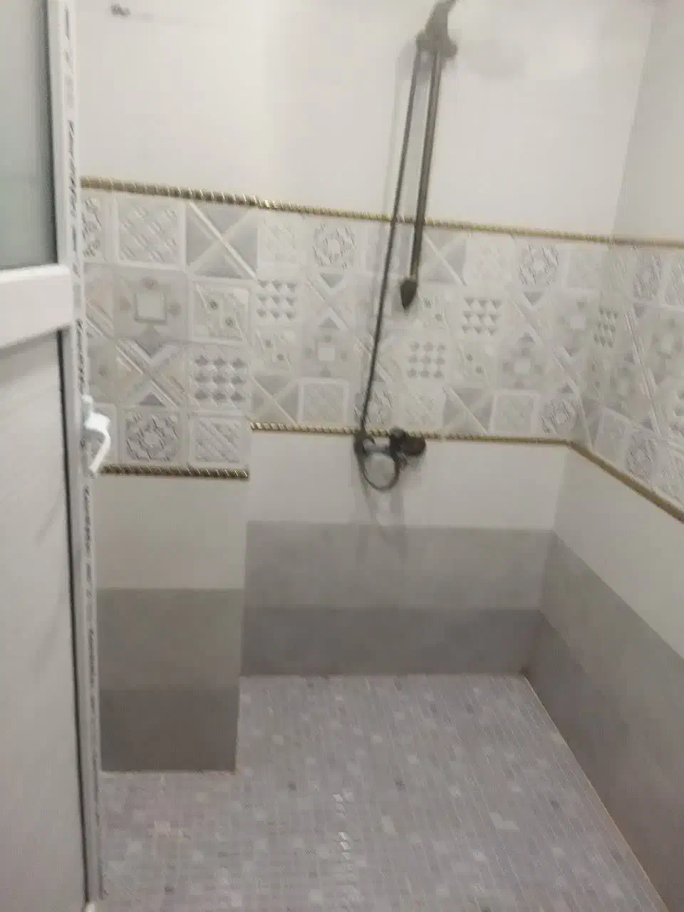 واحد نوساز دوخوابه تخلیه ریالی خرج نداره