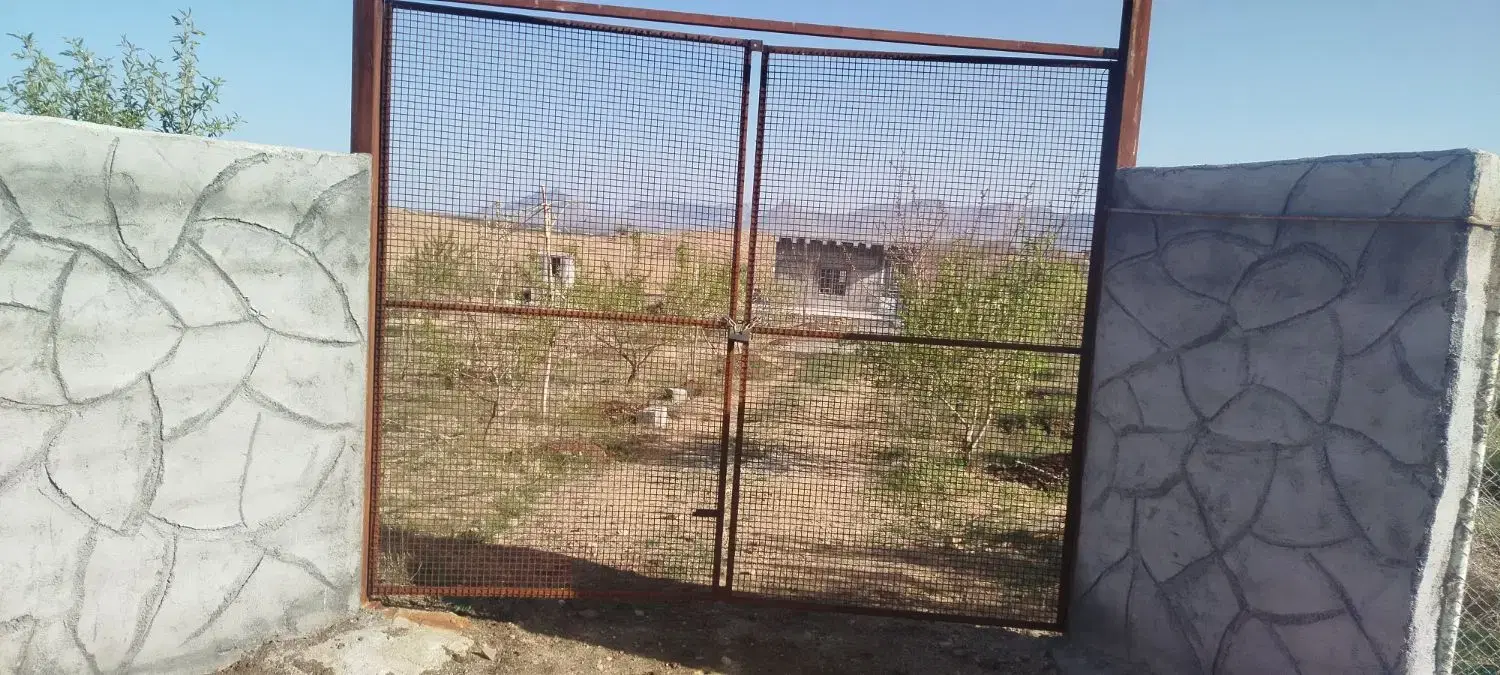 لب رودخانه.باغ .اتاق دار
