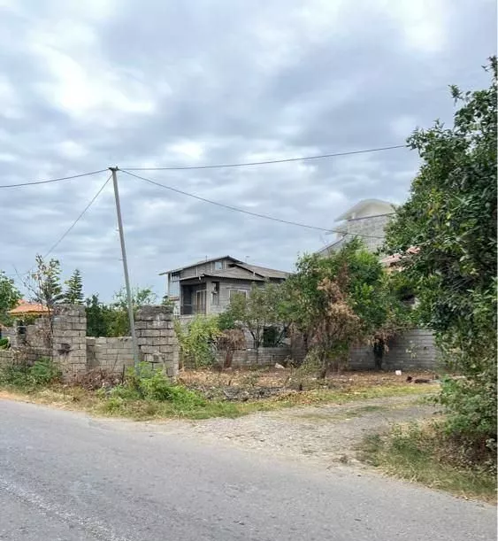 ۳۰۰ متر زمین ۲نبش تراکم ۵ طبقه سندششدانگ