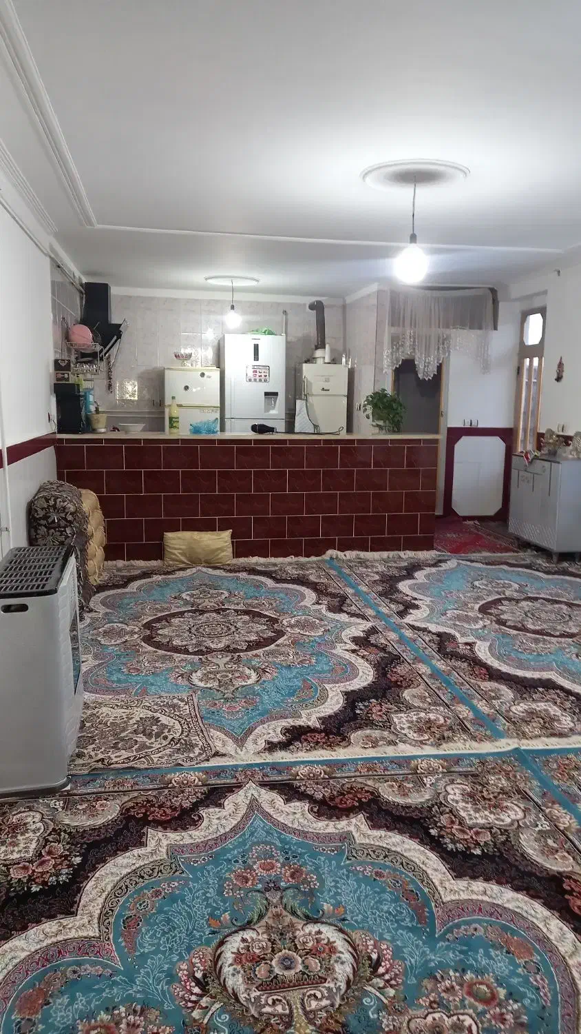 ساختمان ویلایی واقع در روستای عمارت (صحنه)