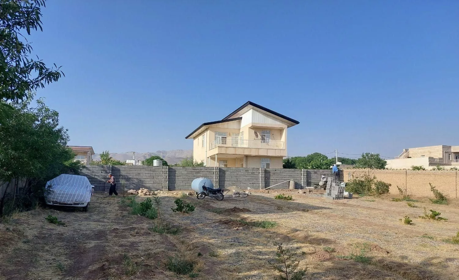 ۸۰۰ متر زمین در داراسرور