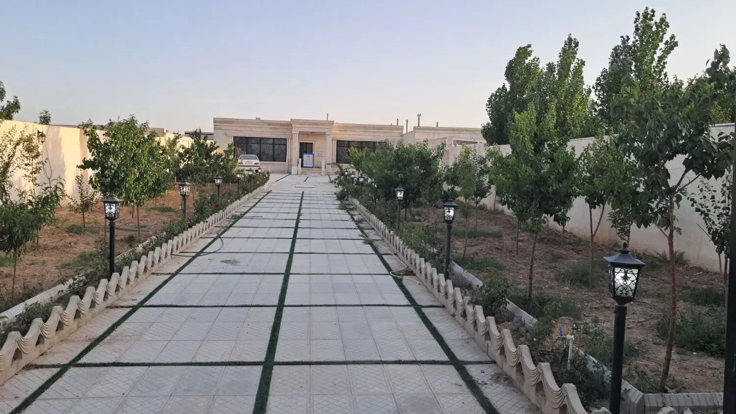 باغ و ویلا لاکچری با کلیه امکانات ۱۰۰۰ متری