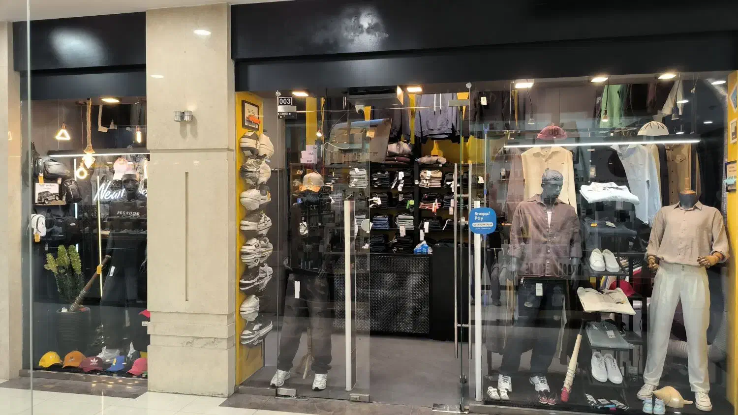 واگذاری سه باب مغازه عینک آفتابی ،کتونی ، بوتیک