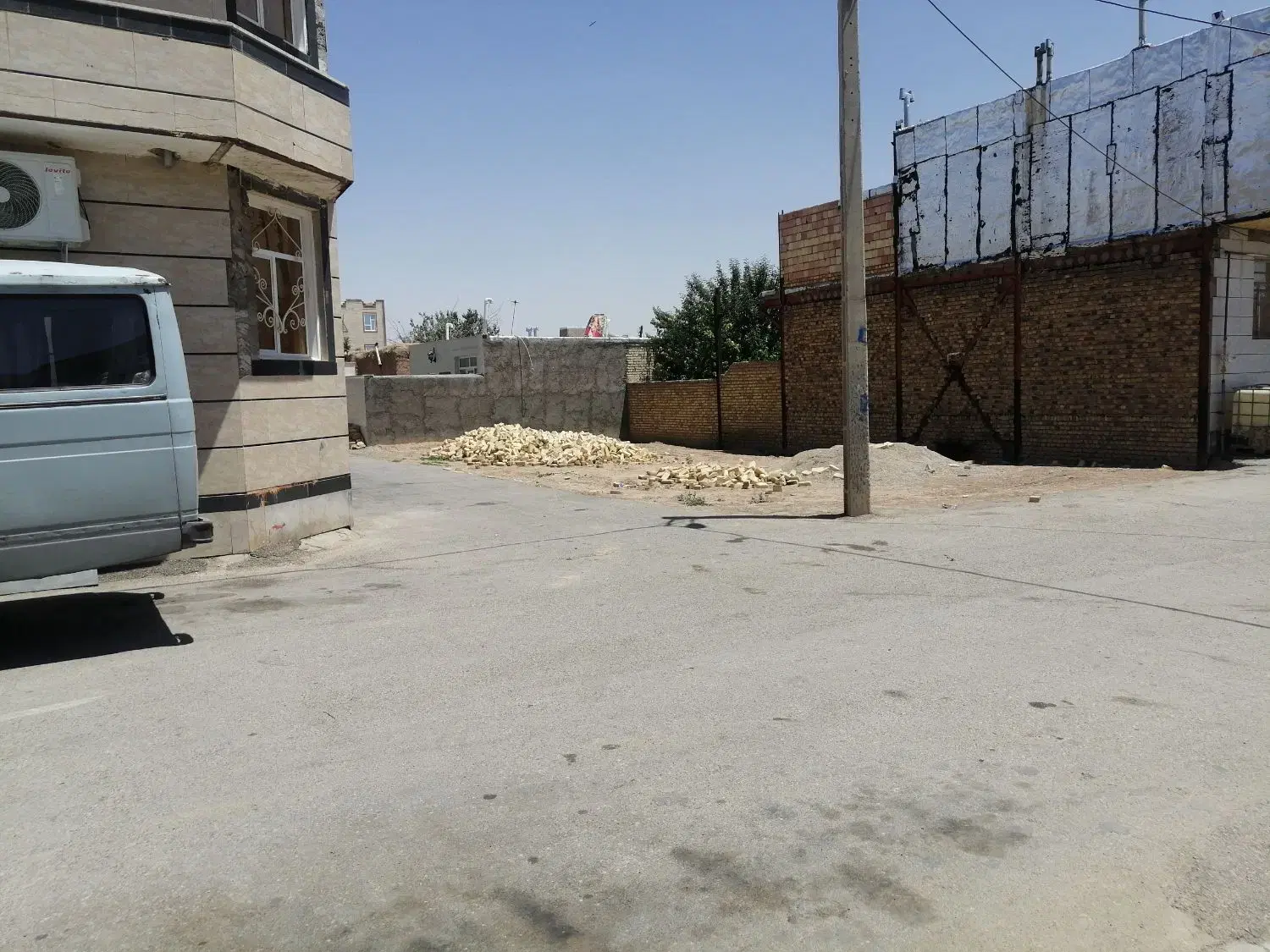 زمین 183 متر با بر 9 متر
