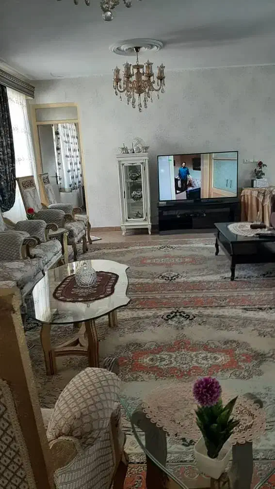 دارای پارکنیگ نزدیک به نانوایی و سوپرمارکت