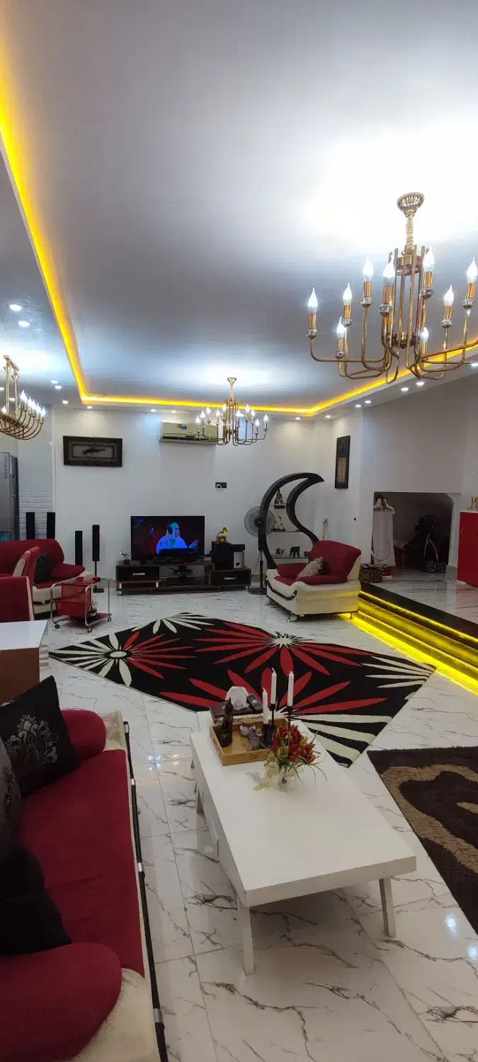طبق همکف از سه طبقه( خ بندر گمرک )