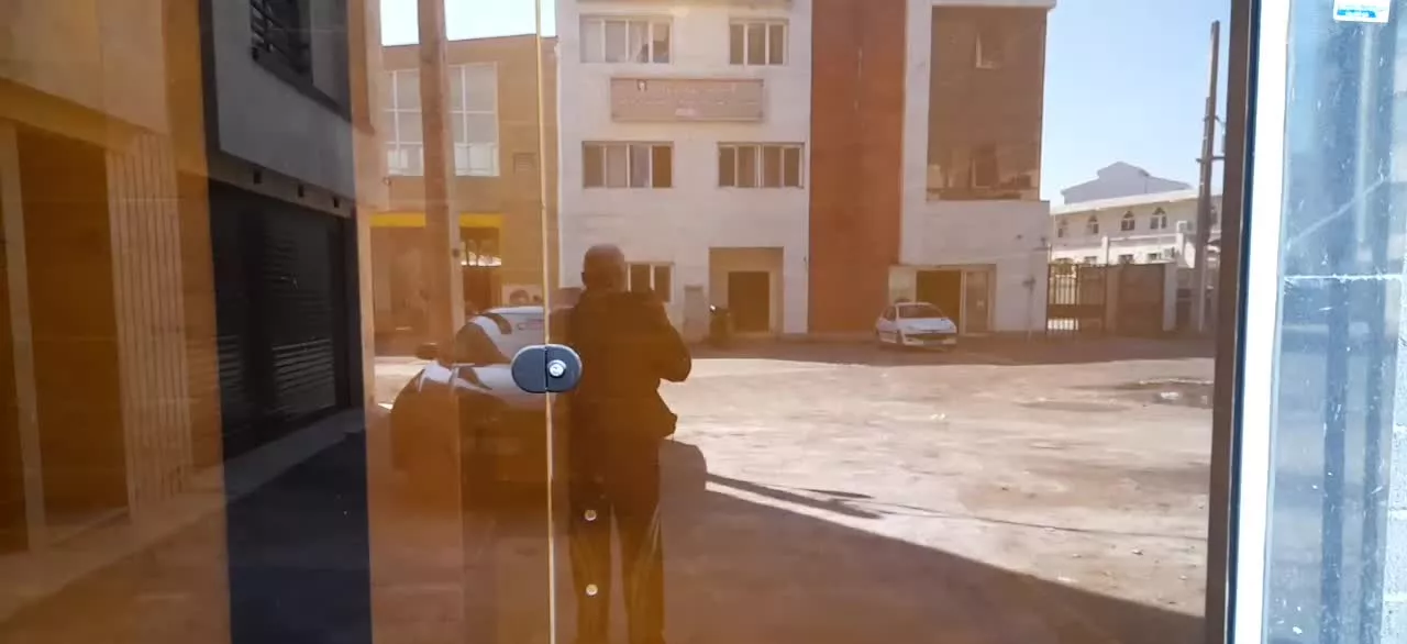 مغازه تک برگ سند