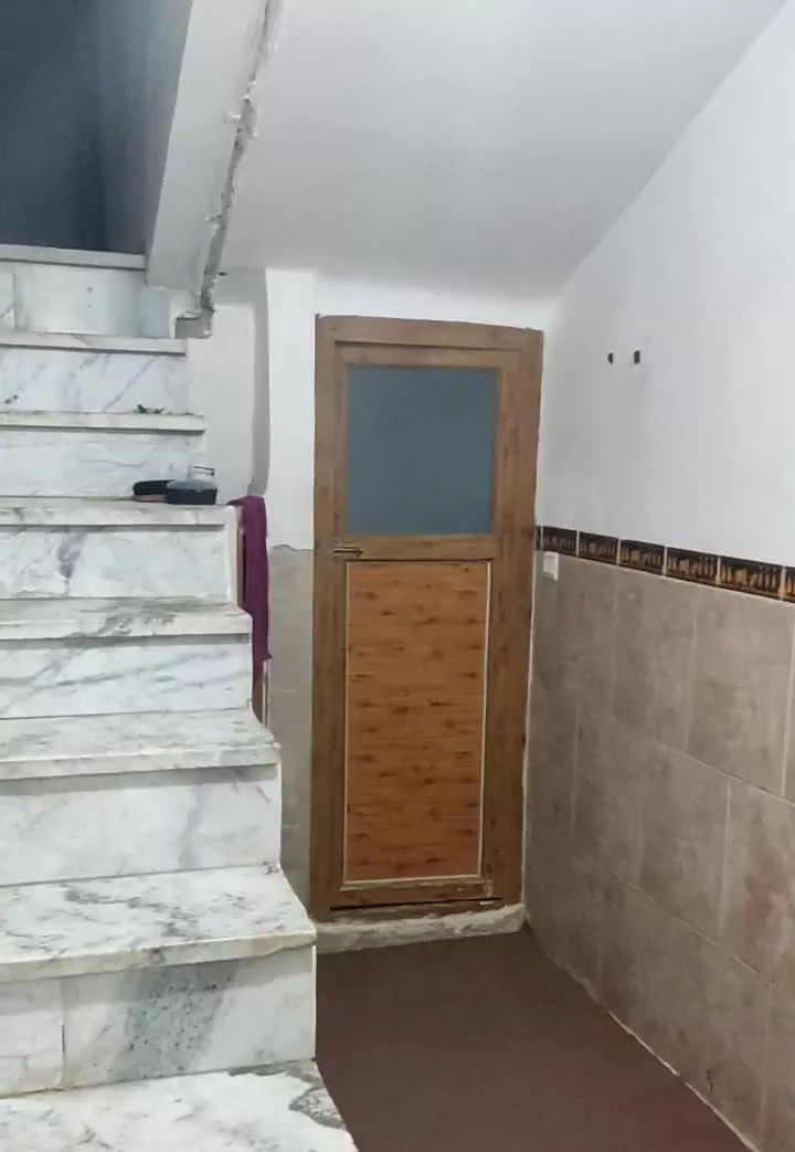 یک واحد زیر زمین مسکونی ۱۲۰ متر اجاره داده