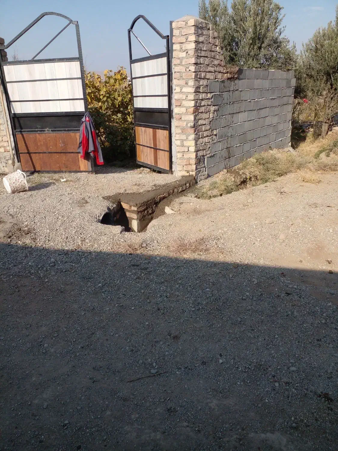 باغچه چهاردیواری