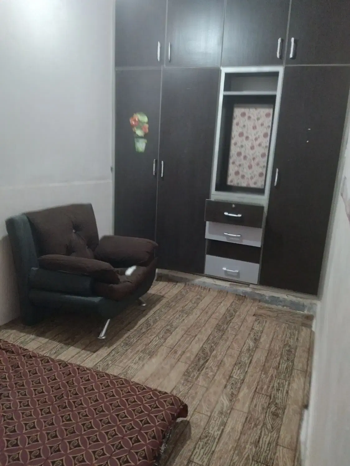 سویت۳۵متری.بدونه آسانسور.پارکینگ.و یک خواب