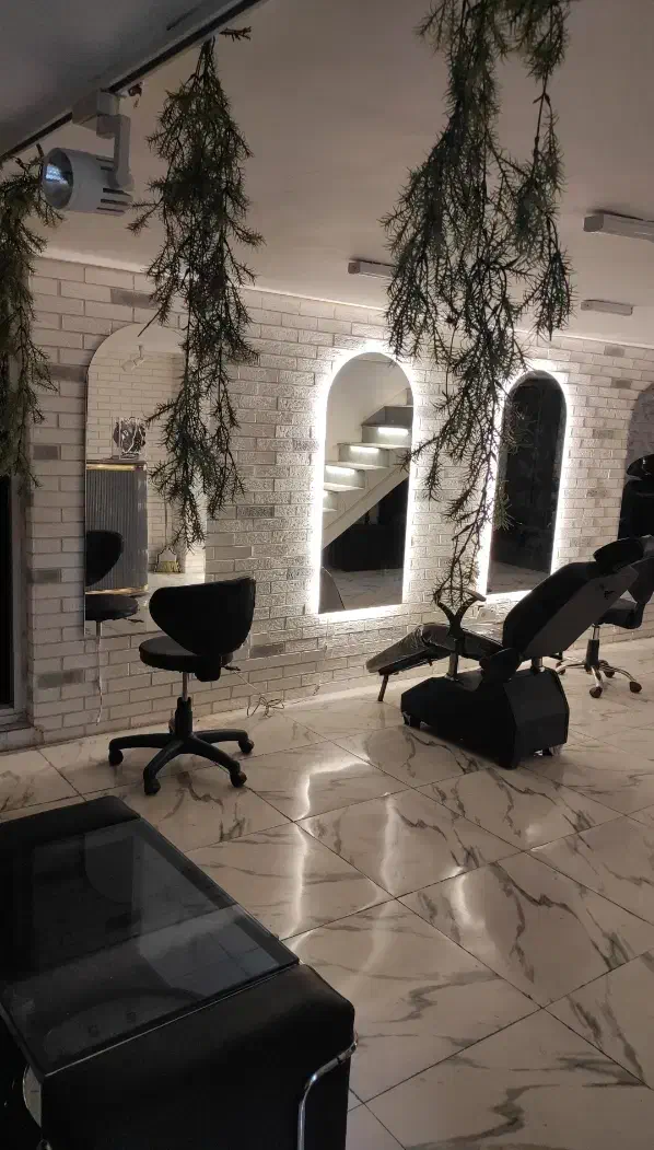 اجاره روزانه و ماهانه میز ناخن،تخت،صندلی،اتاق