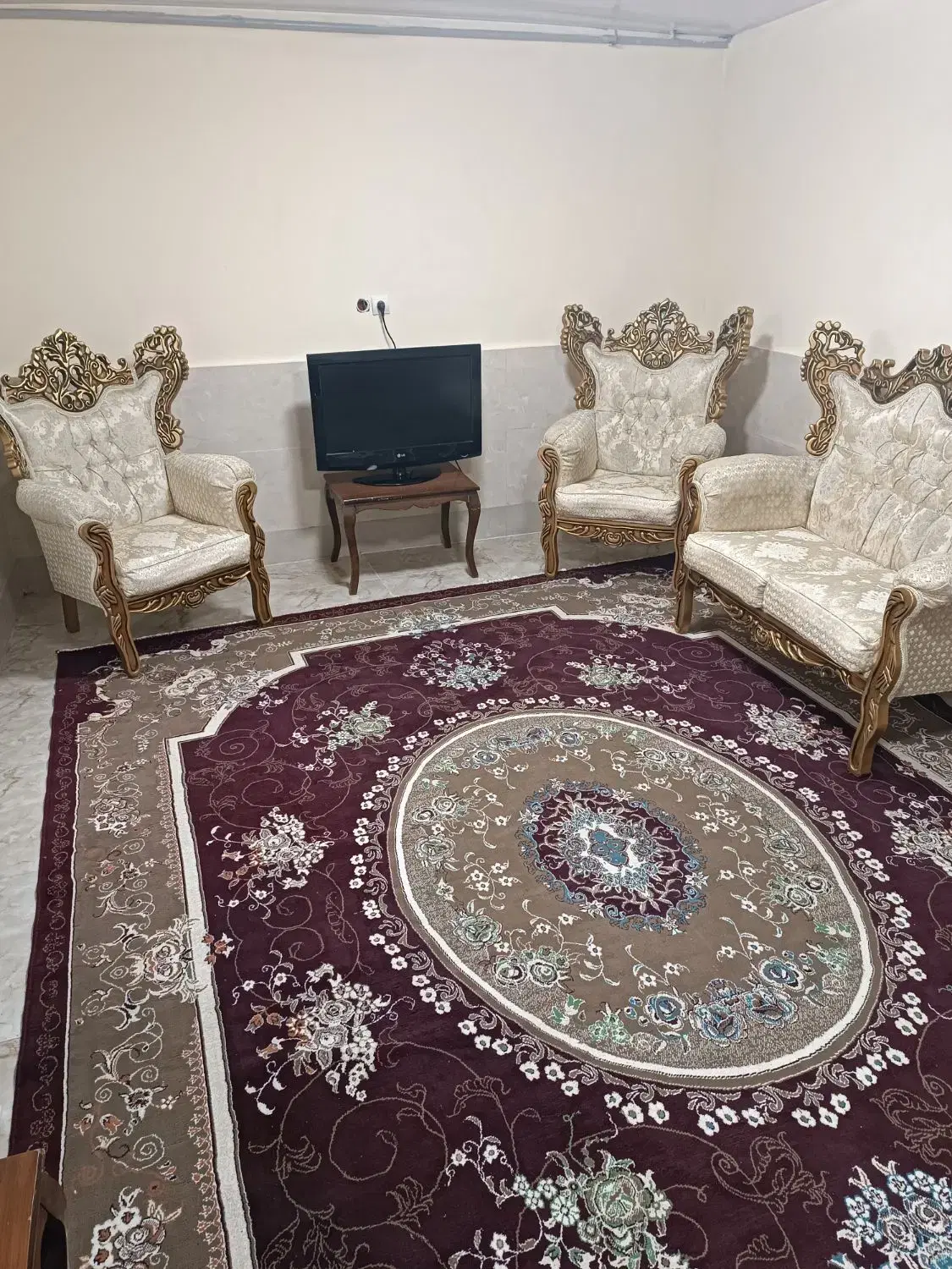 ویلا کاملا نوساز وشیک میباشد